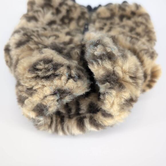 Unbranded Faux Fur Fuzzy Cheetah Vest / Sleeveless Winter Coat for 18" Dolls GUC - Picture 10 of 11